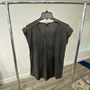 Grey express top